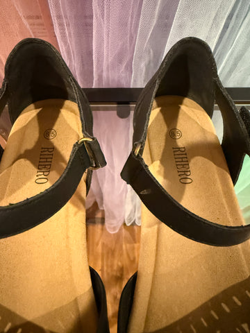 RIHERO size 8.5 marking and visible ankle-strap wear