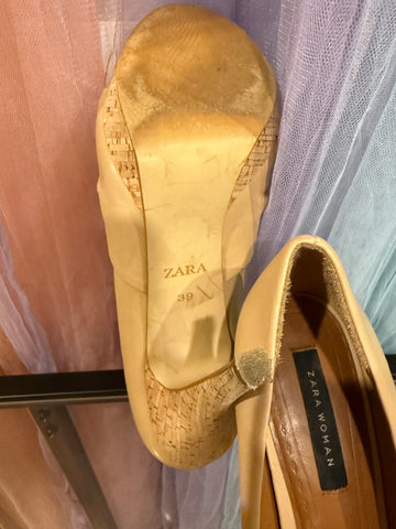 Sole of Zara heel showing size 39 and visible wear