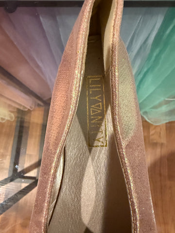 Close-up of the blush metallic flat interior and finish