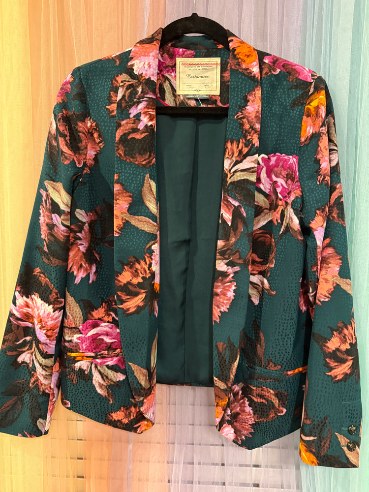 Cartonnier brand label showing size 12 inside floral blazer