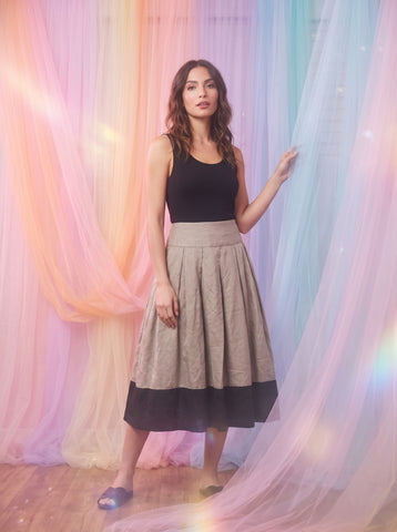 Express Design Studio Taupe & Black Pleated Skirt – Size 12 – Pre-Loved