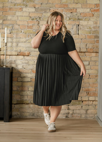 Emersyn Black Pleated Midi Dress